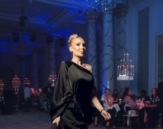 Laura Svagzdyte Honored as Innovative Life & Neuro Coach of the Year at The Globe Gala